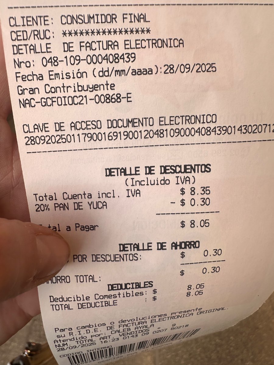 chanaamar's tweet photo. @SRIoficialEc el Aki de la Av. Diego Vásquez no me emitió factura con datos como solicitaba con el pretexto que no aparecía en su sistema, toda una cadena, supongo que no emiten facturas como normal. https://t.co/D2QZd0f1eu