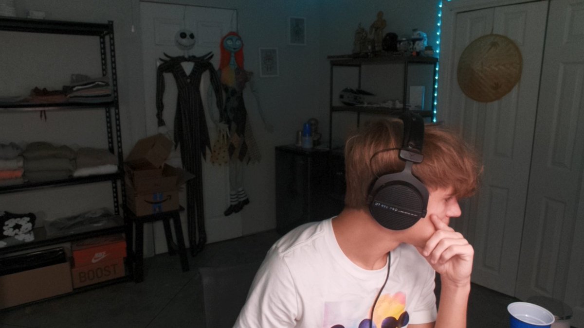 My old stream background
Then my new one, the new one seems so bland what should I do