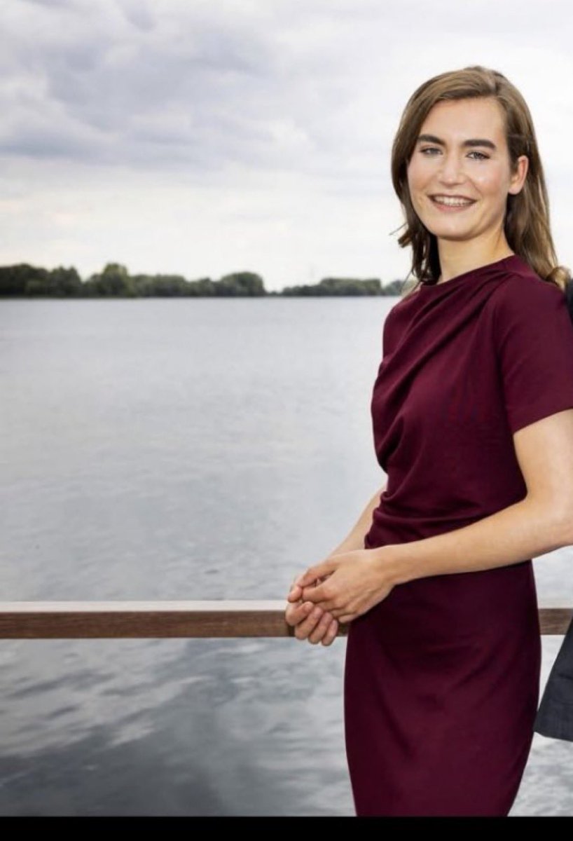 V_iswakker's tweet photo. Waar blijft het eerste media optreden van de leider van de enige oppositie partij in Nederland @lidewij_devos @NPO1 ? #FvD https://t.co/dbFzYJFH5v