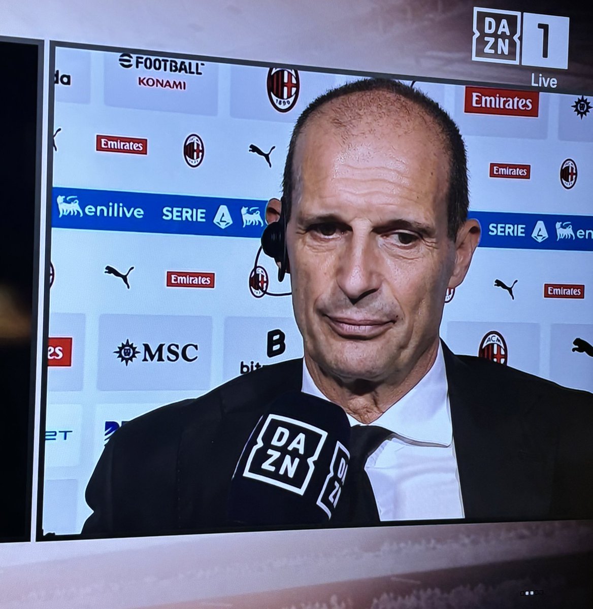 🎙️ اليغري : 

"لدينا 12 نقطة ، في رأيي نحن على بعد 64 نقطة حسم التأهل لدوري دوري أبطال أوروبا"