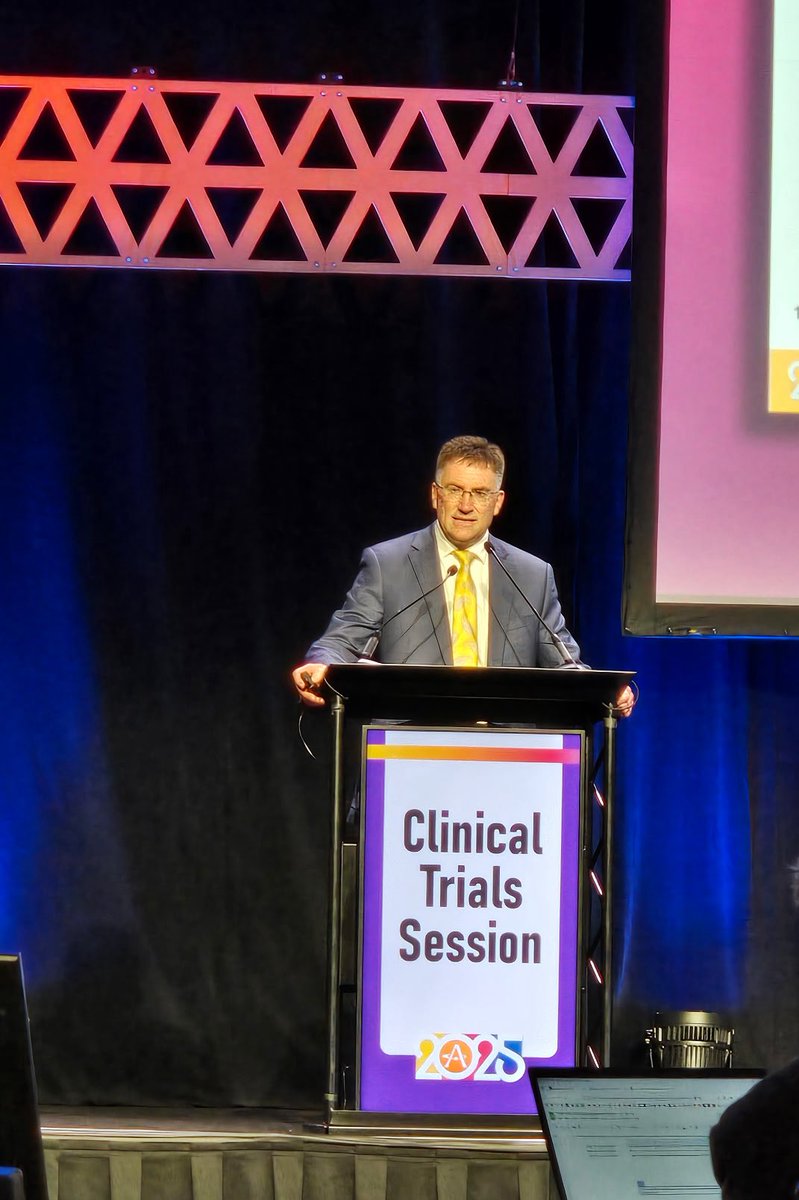 MoffittNews's tweet image. During the #ASTRO25 clinical trials session, Christopher Kelsey, MD of @DukeRadOnc shares the results of a study that evaluates whether 20 Gy consolidation RT provides local control comparable to historical 30–40 Gy in DLBCL/HGBL patients with metabolic CR after…