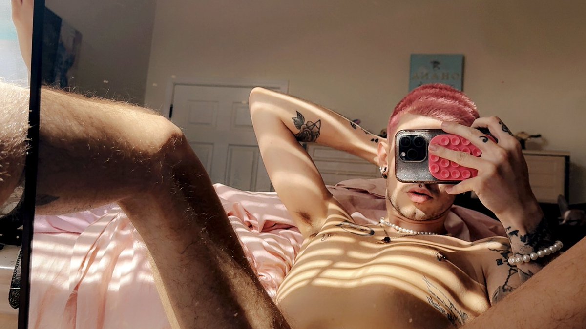 What’s a guy gotta do to get stretched around here? 😜