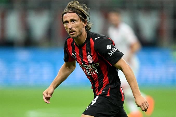 Siamo alla quinta partita filata da 8 in pagella.

E non gioca nella sua mattonella sfruttando i piedi educati.

No, corre, si sacrifica, legge il gioco avversario prima degli stessi avversari.

40 anni, l’ultimo a mollare.

Questo è uno dei più grandi sportivi di sempre.