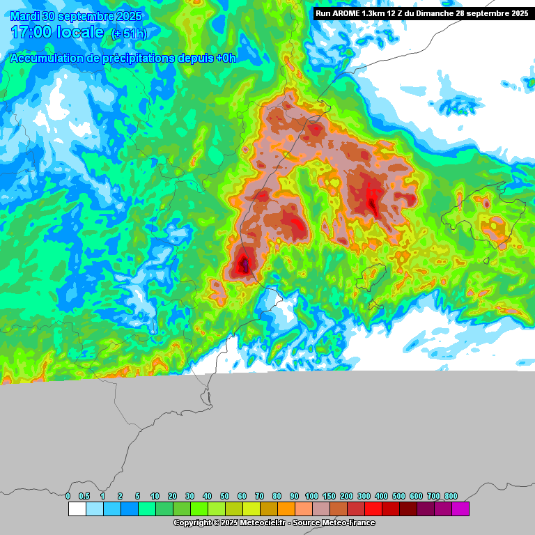MeteoAdM's tweet photo. I pel que fa el #PaísValencià, aquests jugaran a una altra lliga, amb acomulacions sobretot de la zona de la comarca de #València, que poden ser espectaculars fins el #dimarts a la #tarda segons algun model com l' #Arome. L'#ICON ho rebaixa més.Veurem! #Batec #set2025 #meteo https://t.co/eWqNv5R24k