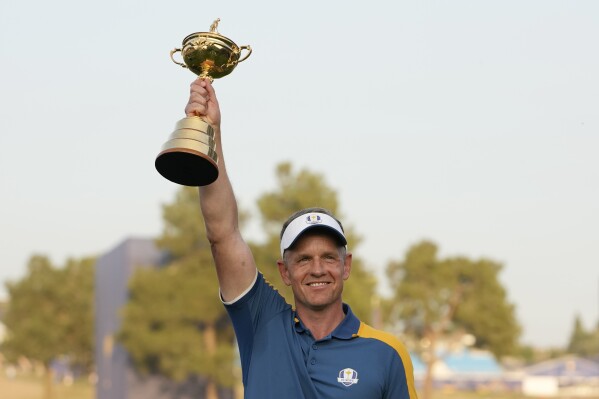JohnnySandbag's tweet image. Will Luke Donald retire as Ryder Cup captain now? 🤔