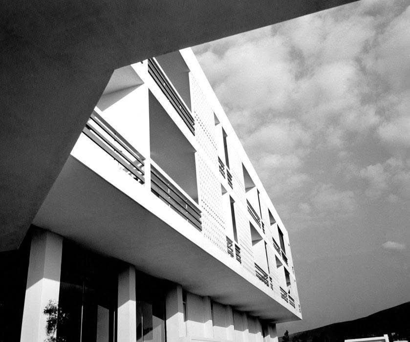 TRES60Blog's tweet image. Edificio de apartamentos en Kifissias Avenue, Atenas (Grecia). Proyectado y construido entre 1957 y 1958 por el arquitecto Nikos Valsamakis.
#kifissiasApartments #NikosValsamakis #arquitecturamoderna #modernarchitecture