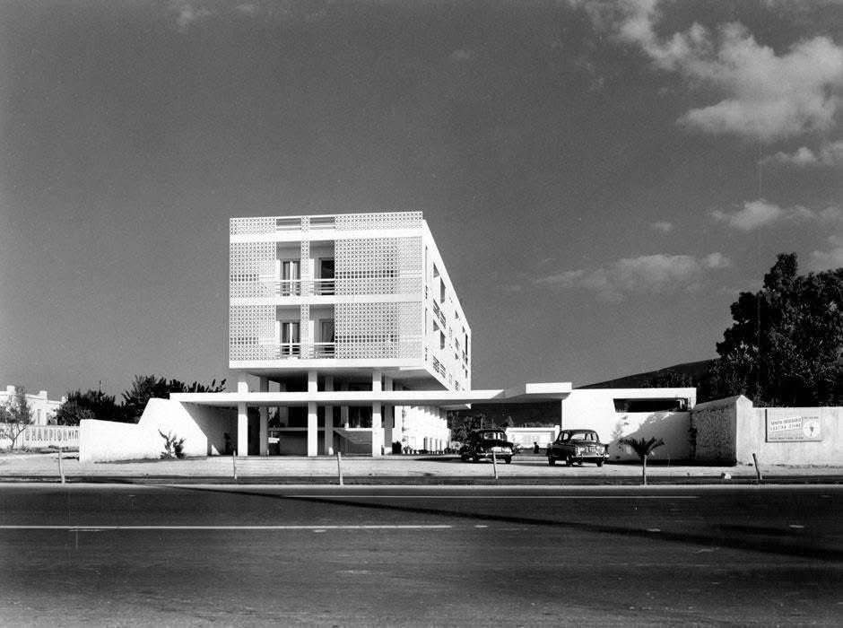 TRES60Blog's tweet image. Edificio de apartamentos en Kifissias Avenue, Atenas (Grecia). Proyectado y construido entre 1957 y 1958 por el arquitecto Nikos Valsamakis.
#kifissiasApartments #NikosValsamakis #arquitecturamoderna #modernarchitecture