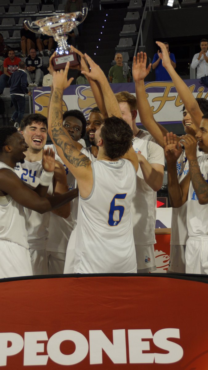 ✍️ CRÓNICA AVENIDA XOBORG

Avenida Xoborg sentencia en Palencia y levanta la Copa 🏆💙

➕ perfumeriasavenidabaloncesto.com/sala-de-prensa…