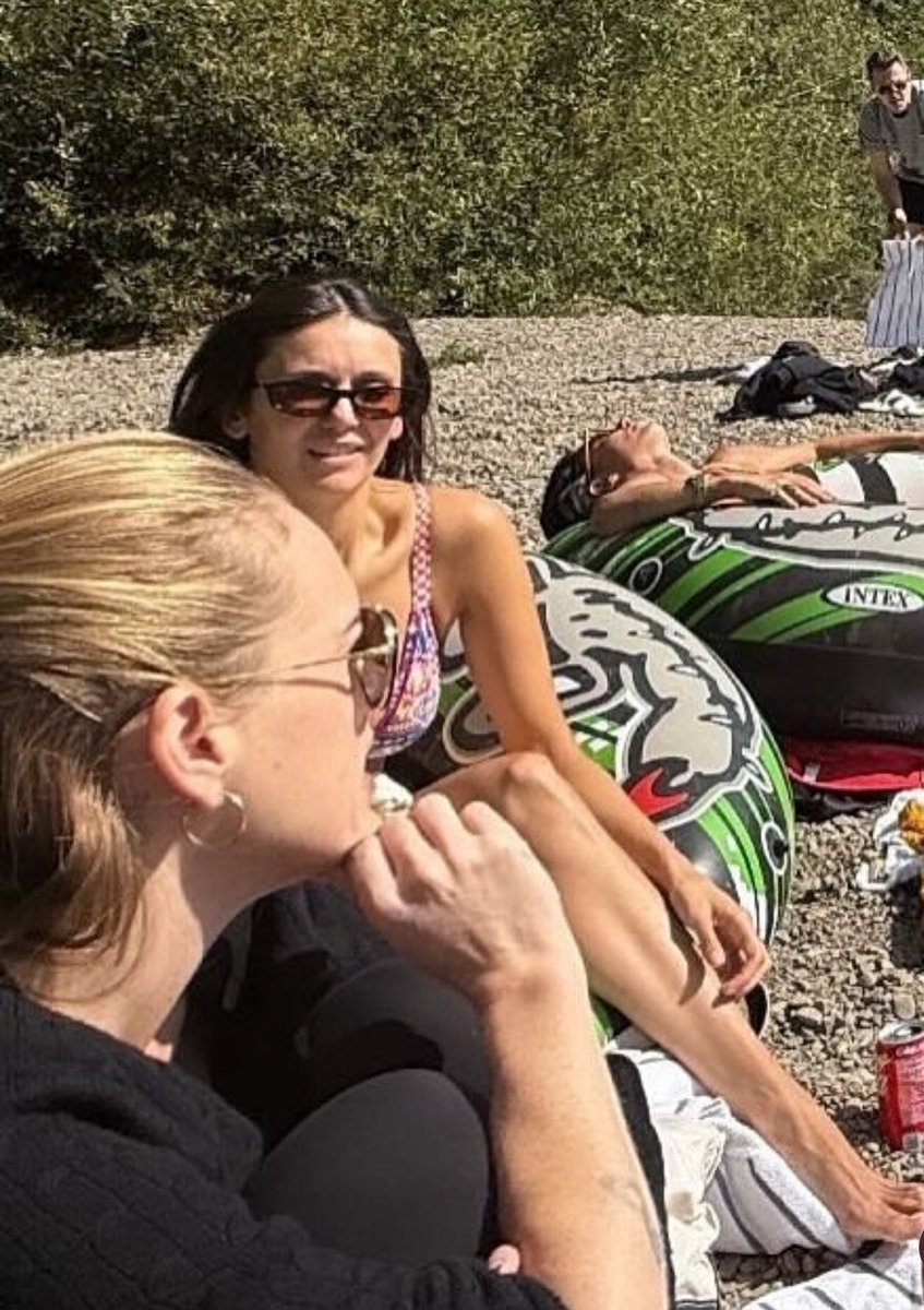 rosesforwIne's tweet image. More crumbs