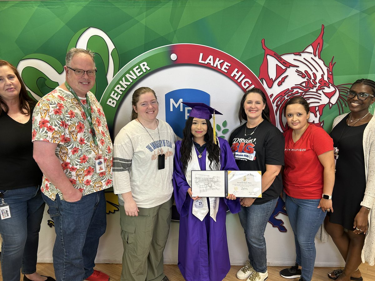 MPA_RISD's tweet photo. Congratulations to our latest @RichardsonHS1 graduate, Kimberly Chamu! @DebraGilliland @RISDCleminator @ShariceLashay_ @SharondaTims https://t.co/N9Fl38wsN5