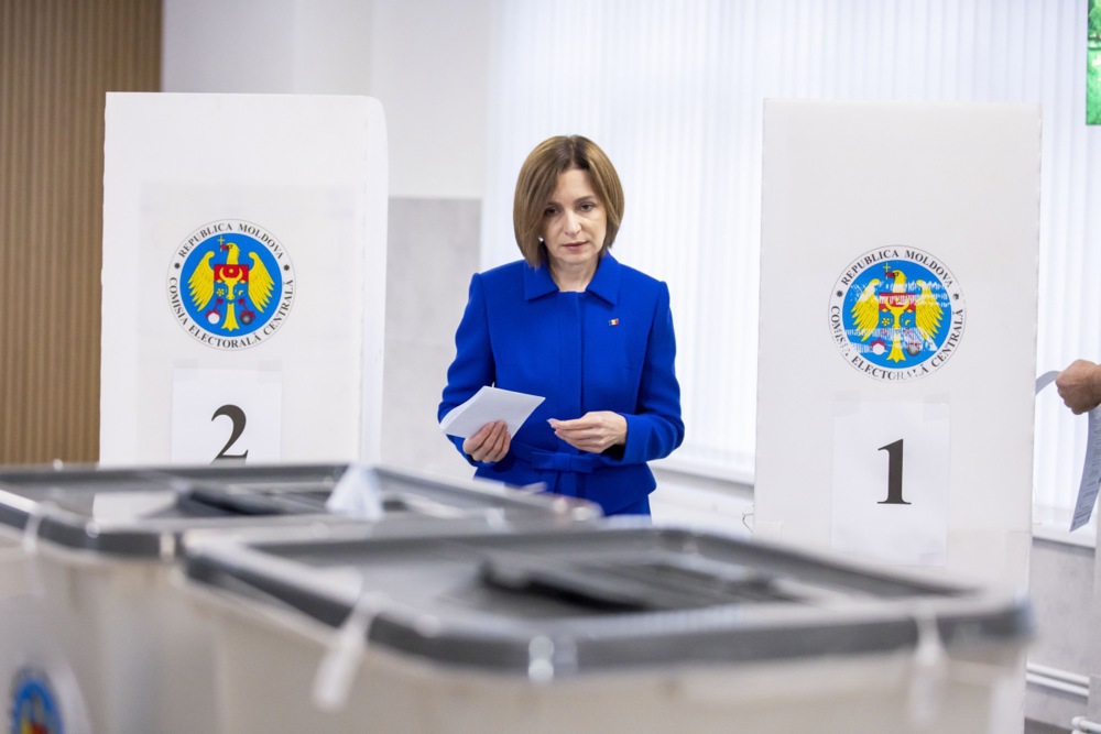 Moldova’s pro-EU party ahead in polls overshadowed by Russian meddling claims dlvr.it/TNLYwy
