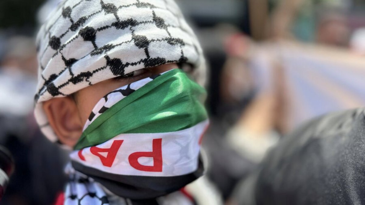 Het is een fatale vergissing een land te erkennen dat: 
- Zijn bevolking, vrouwen en kinderen, inzet als martelaren. 
- Zijn buurland wil veroveren tot en met de hoofdstad ervan. 
- De dood van alle Joden die naast deze staat wonen heeft gezworen. 
- De mensenrechten niet erkent