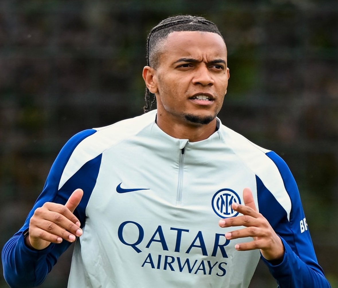 L'Inter prévoit d'acheter Manuel Akanji à Manchester City à l'été 2026, indépendamment de la clause d'obligation d'achat.

Un accord de 15 millions d'euros est déjà prévu en interne, sauf si de nouveaux facteurs apparaissent dans les 8 prochains mois ; l'Inter est très satisfait