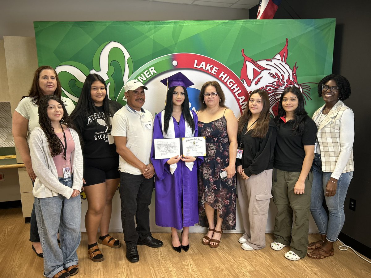 MPA_RISD's tweet photo. Congratulations to our latest @RichardsonHS1 graduate, Allison Juanez! @DebraGilliland @RISDCleminatord @ShariceLashay_ @SharondaTims https://t.co/CKHSTKAFMC