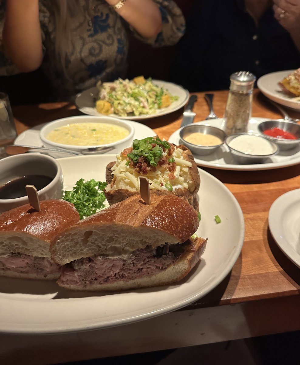 This meal doesn’t even come close to how goated the two stadium dogs and a DC were at halftime yesterday