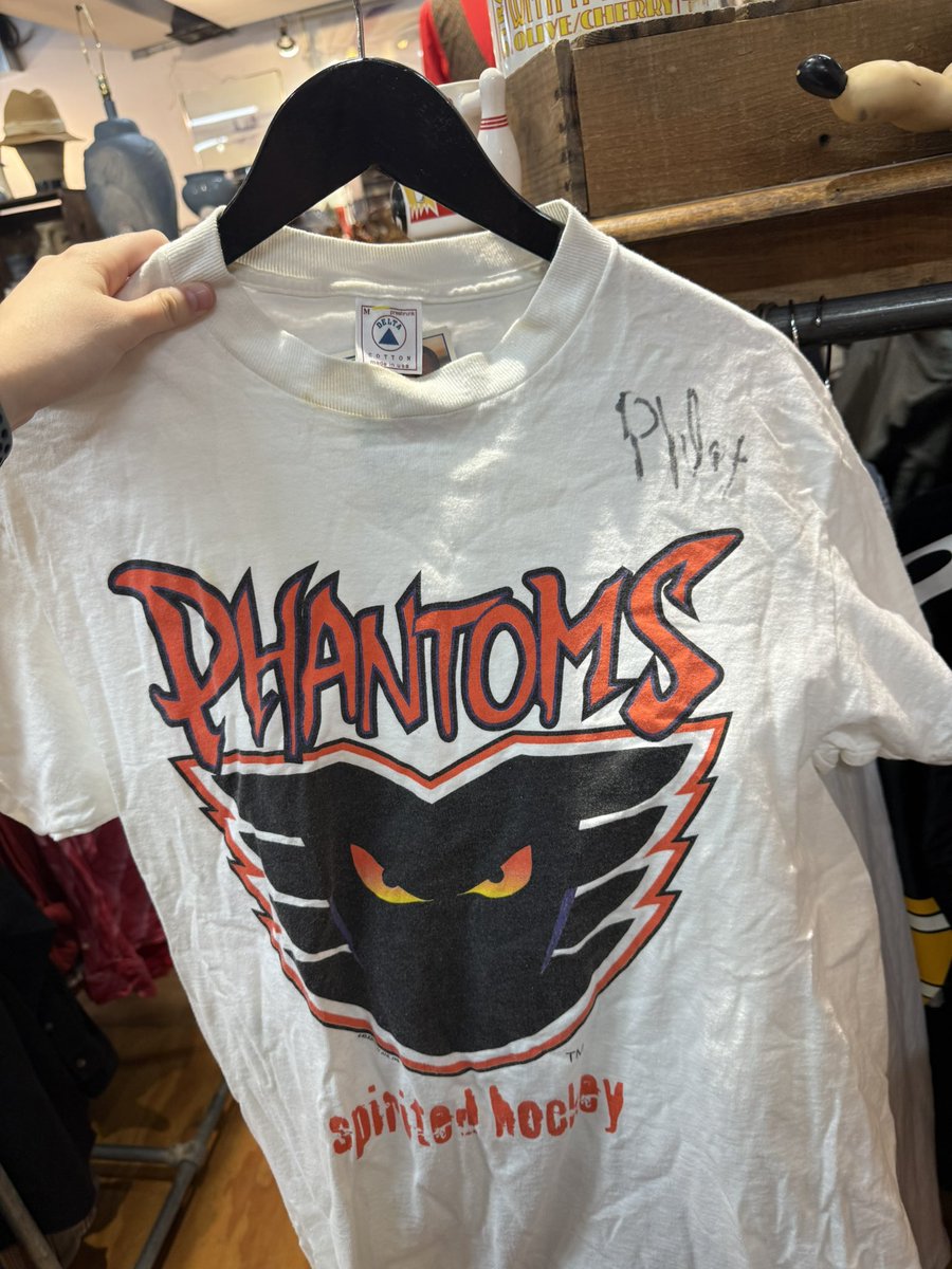 chefbriere's tweet photo. does anyone know whose signature this is? the logo says 1996 https://t.co/uiWmqnn17e