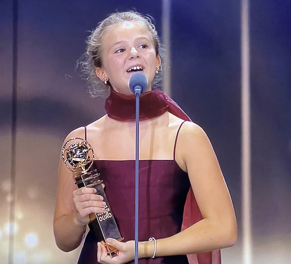 #GlobosDeOuro

Tem 12 anos e ganhou um Globo de Ouro. 
E vocês o que fizeram hoje?