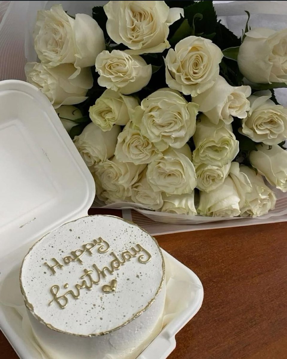 هلًا بـ يوم ميلادي:
اللهم عامًا مشرقاً مزهراً مطمئناً، محفوفًا بالتوفيق 
والبركة، يملؤه اليُسر والرضا وتحقيق أُمنيــاتِي❣️
29/9