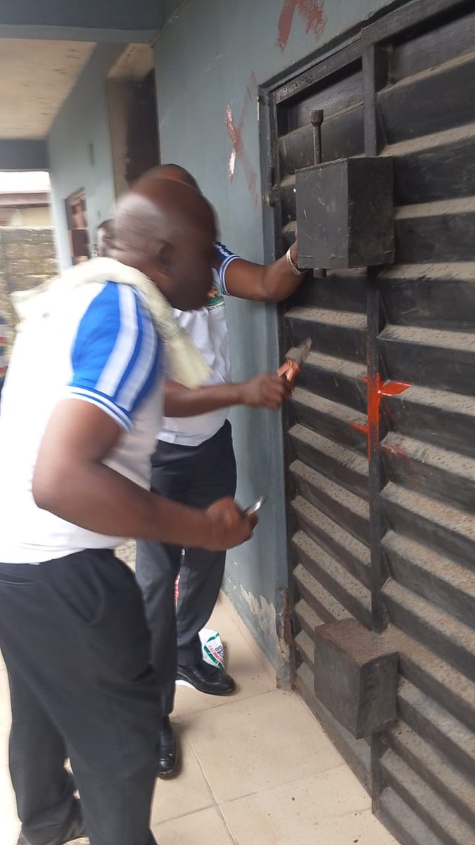 SltUpdate's tweet image. 🚨 STOP THE INTIMIDATION 🚨

On Sept 23, 2025, MLSCN unlawfully sealed Day by Day Lab (registered under #NISLT).
On Sept 25, NISLT via ASLTON Delta rightly unsealed it.
#MLSCN has NO jurisdiction over NISLT labs. Respect boundaries.
#SLT grads say: Hands off our profession! ✊