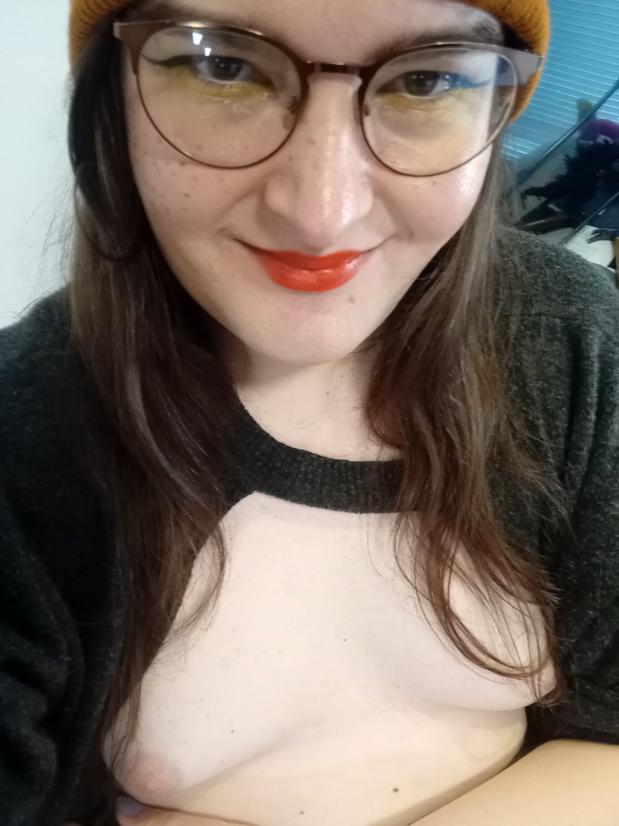 Fig_Maisy's tweet photo. Took a little lunch break from streaming on Joystick and snapped this picture. 

#TS #TG #Sissy #Femboy #Tits #Boobs https://t.co/TxqwxrzB2W
