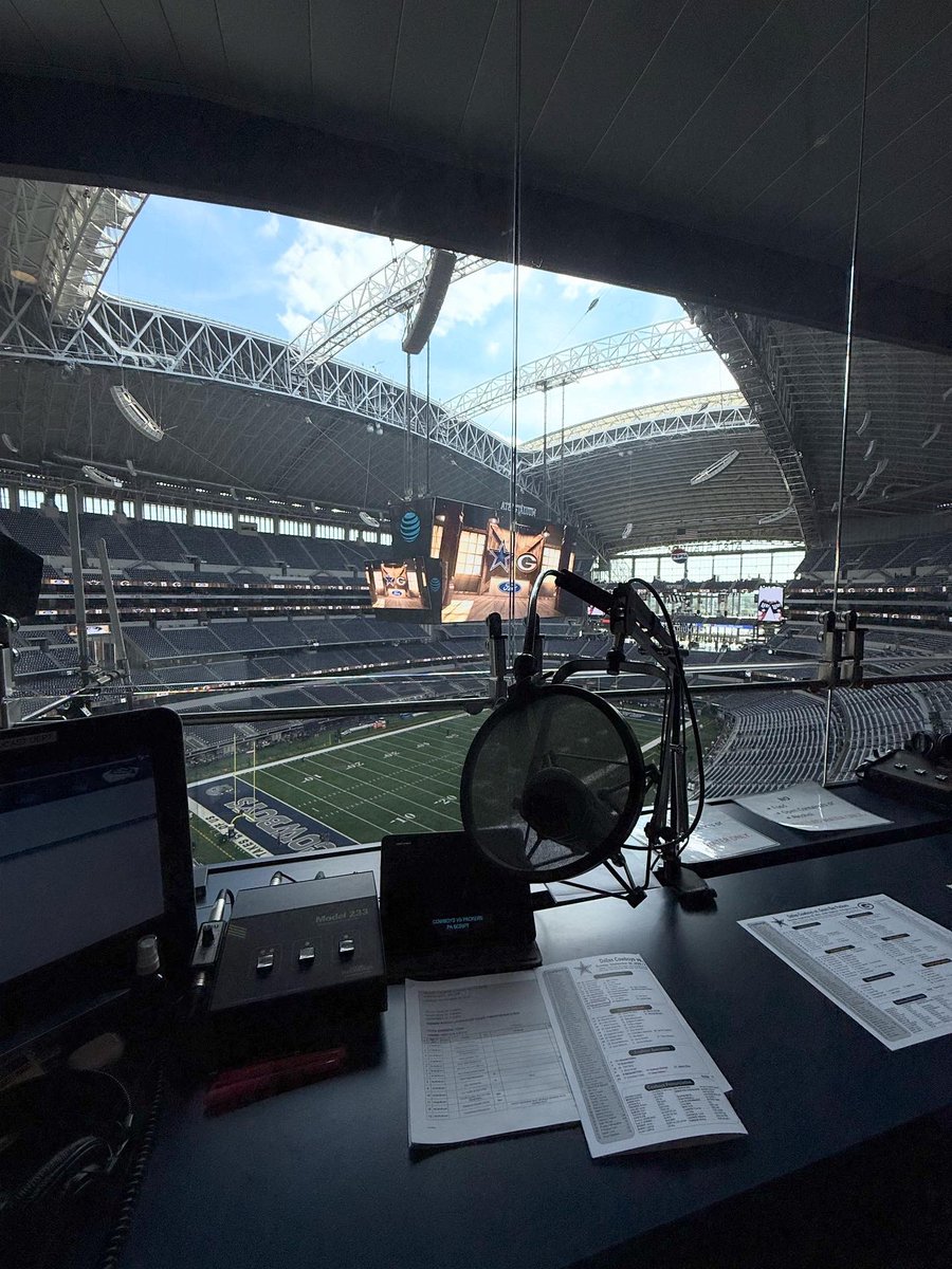 The roof, the roof, the roof is OPEN at <a href="/ATTStadium/">AT&T Stadium</a> for the game everyone circled on the schedule. #DallasCowboys vs #GoPackGo  in a Primetime matchup on <a href="/SNFonNBC/">Sunday Night Football on NBC</a>. 🍿  

#GBvsDAL 
#CowboysNation #CrucialCatch #ItTakesAllOfUs 
#OfficeView