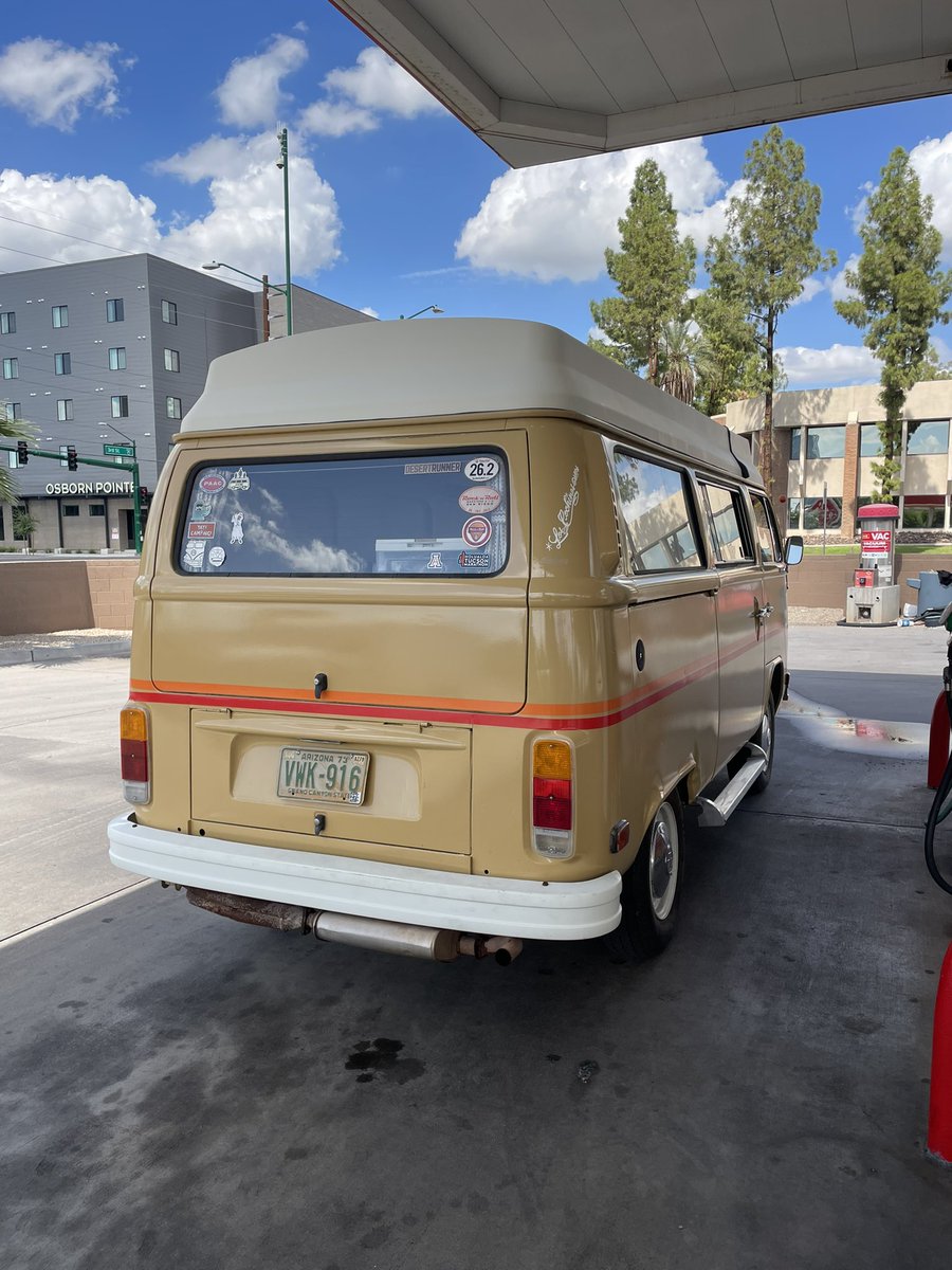 AZVWBusClub's tweet photo. Weather is looking up. Took a drive,  put gas,  just needed to look at the crazy people driving 😝 

Everybody drive la like it’s a race. I’m just trying to enjoy a Sunday afternoon.  

Dogs had a pup cup each.

P.S.  Lety’s Bus  is a 1979 Riviera.  Last year of the bay. https://t.co/OK2JWOYEUA
