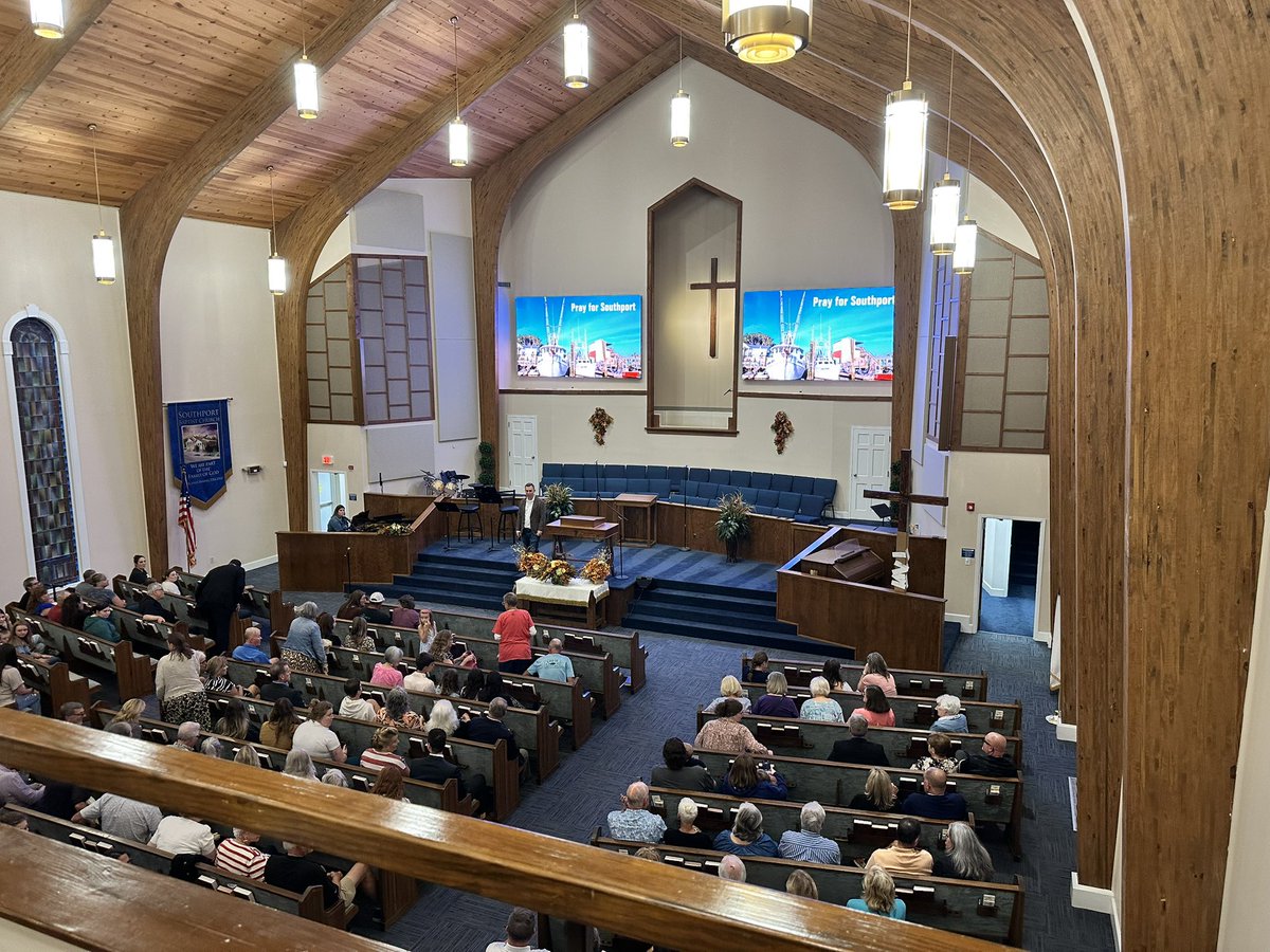 JordanKudisch's tweet image. HAPPENING NOW: A vigil in Southport, NC honoring the lives that were taken in a mass shooting Saturday. 

You can see in these pictures… people are packed into Southport Baptist church, mourning as a community. 

Stay with @SpecNews1CLT for the latest.
