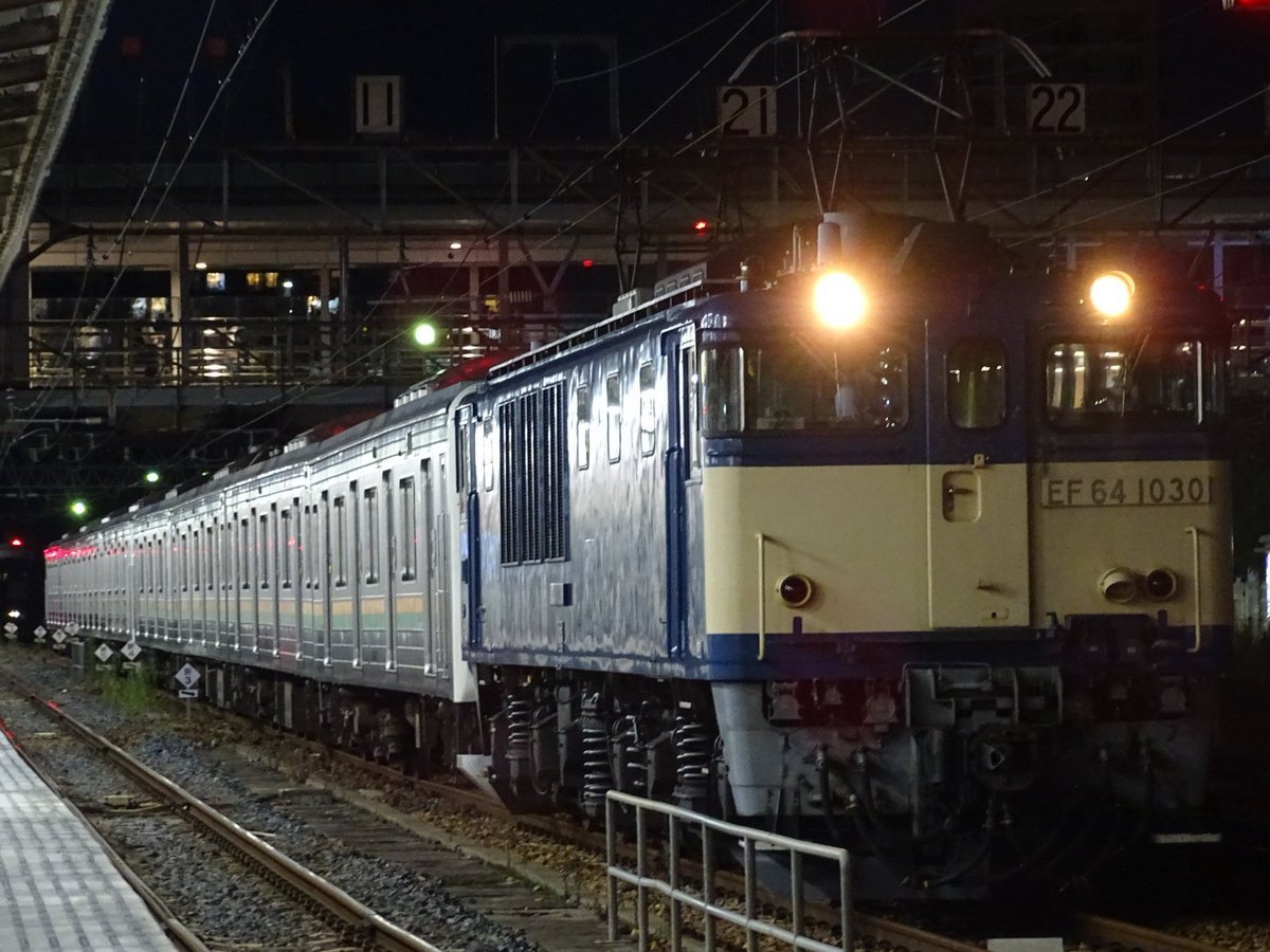 583hatukari81's tweet photo. 長岡のEF64、EF81も越後湯沢100周年、ありがとうEL1号～EL4号の運転で引退する。田端のEF81も全廃している。
JR東日本2032年3月までの中期経営計画で売上4兆円を目標。売上げ重視になっており安全と記載があるが不安でしかない。���都圏ワンマン運転や非鉄道事業の拡大。大きな事故にならなければいい。 https://t.co/VztxxCCyiE