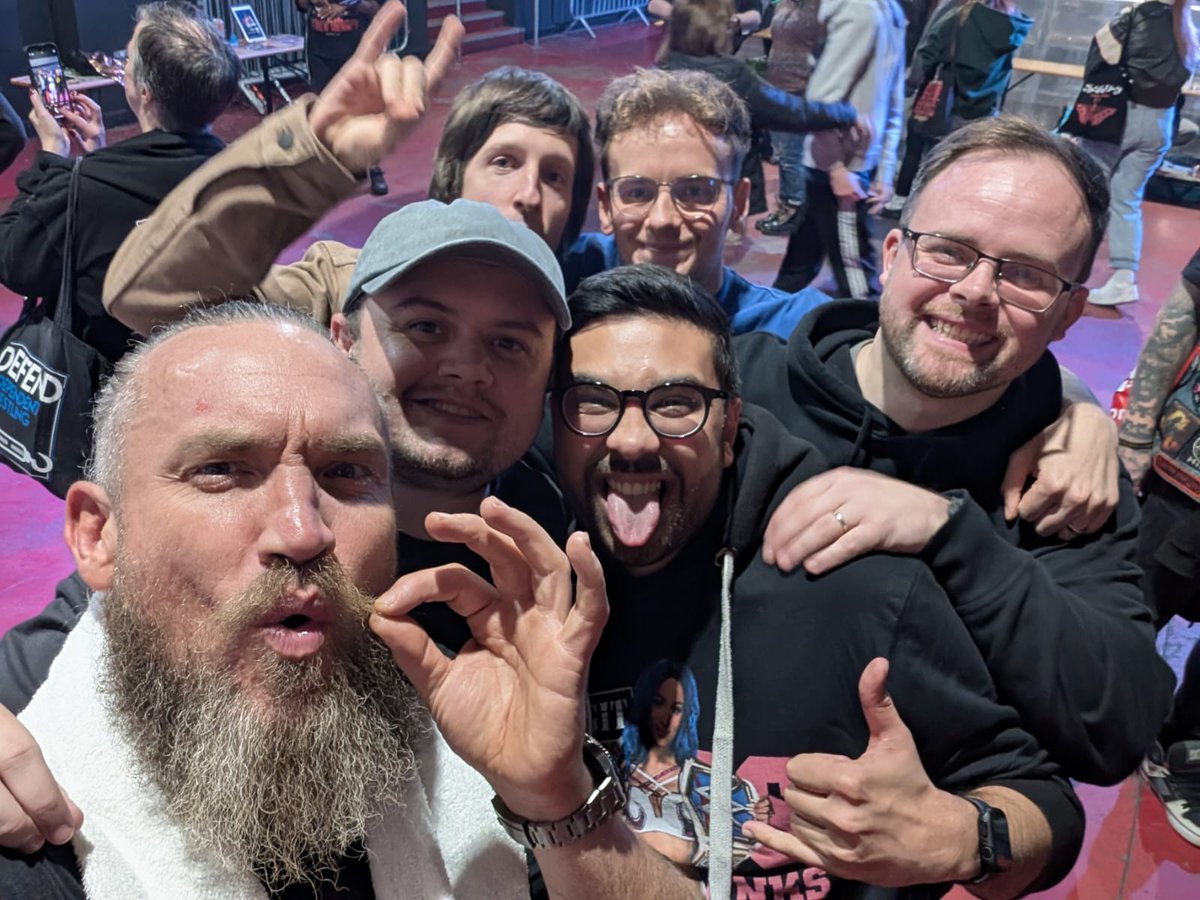 Met Trent Seven today after the RevPro event in Cov.

Unsurprisingly, an absolute gent.