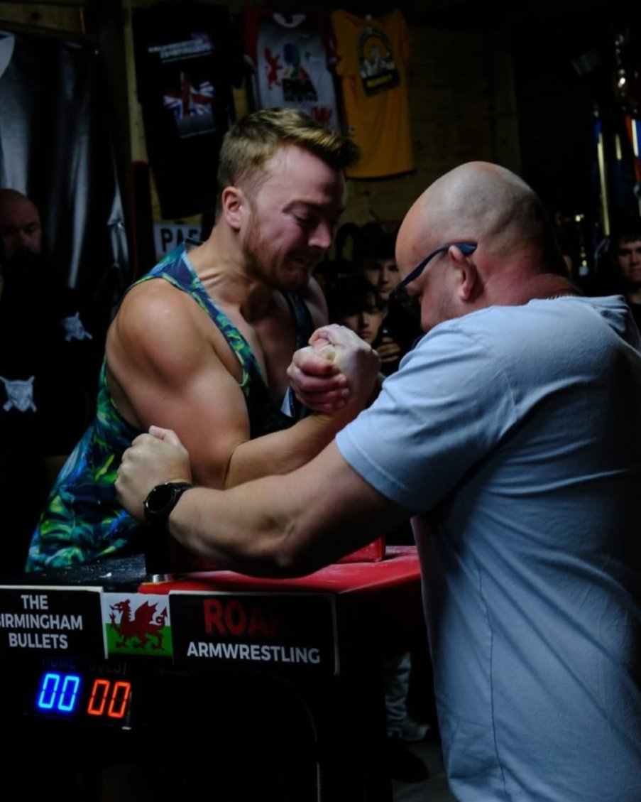 Another photo from one of my supermatches last week at #Birmingham Bullets. 

#armwrestling #armwrestler #armwrestle #toproll #EvW #WAF #FitnessGoals