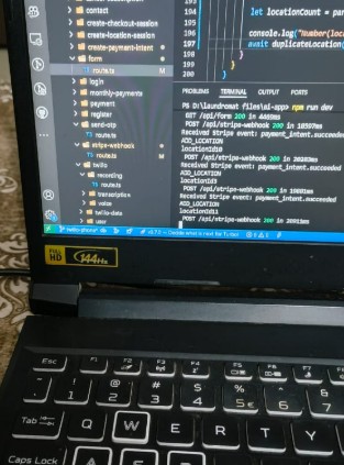 Sahilsagvekar23's tweet image. 3 AM coding session:
💻 Brain: “Just one more bug fix.”
👀 Eyes: “We’re done.”
🔥 Code: “Surprise, here’s a new error!”
And yet… I keep going.
#RelatableDev #LateNightCoding #ProgrammerLife