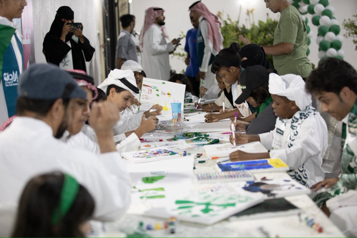 احتفلت الجمعية مع مستفيديها من أطفالنا #ذوي_اضطراب_طيف_التوحد بنجران بـ #اليوم_الوطني_السعودي_95 في حفل ترفيهي وفني وسط أجواء مليئة بالفرح والبهجة وحضور مميز من الأهالي بمشاركة جمعية الثقافة والفنون بنجران <a href="/SASCA_NJR/">ثقافة وفنون نجران</a>

#عزنا_بطبعنا