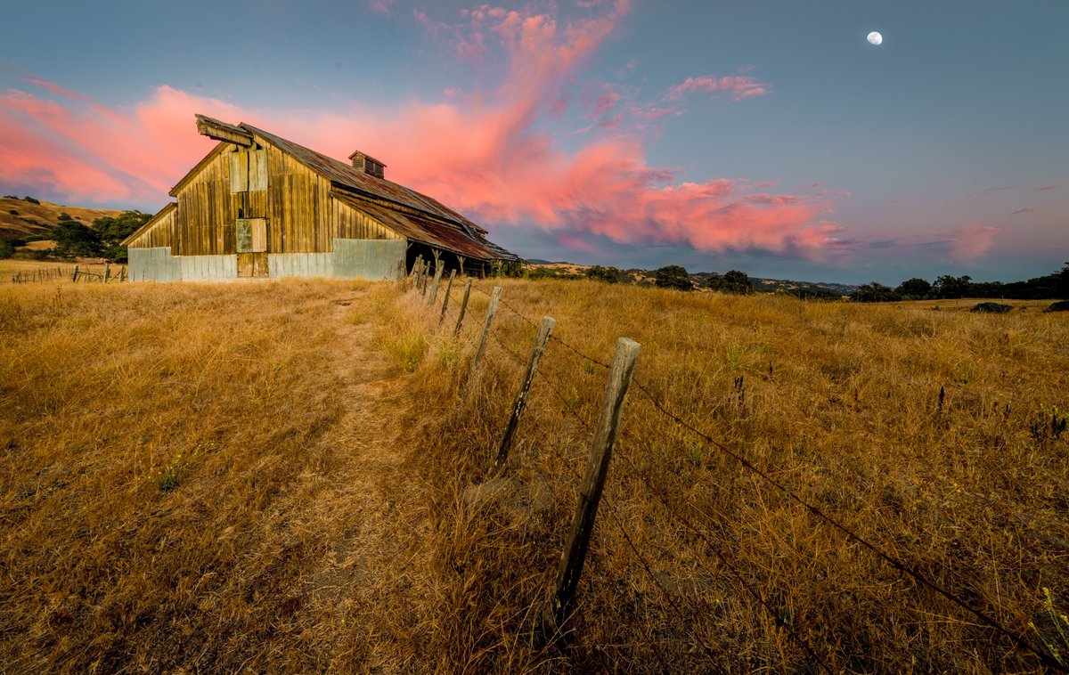 📸PHOTOGRAPHY TIMELINE CLEANSE📸

It's been a horrible day.

Time for a photography timeline cleanse.

This is Washburn Barn in Joseph D. Grant County Park, Santa Clara County, California, USA, at summer twilight.

Nikon D-800, 14-24mm Nikkor zoom @ 14mm, f/11, ISO 100, 1/3rd