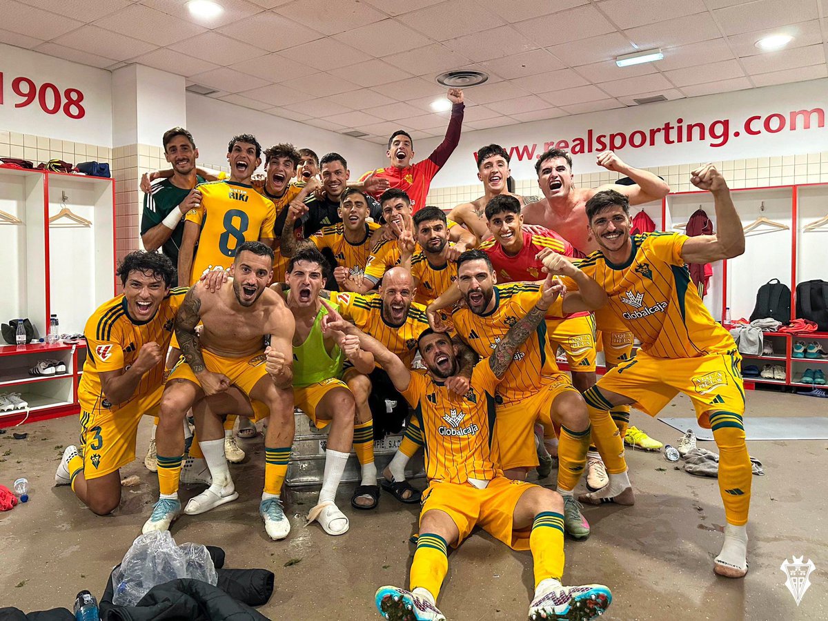 Adrenalina al defender el escudo del Alba. 3 puntos del EQUIPO que no se dio por vencido y creyó hasta el final. Gracias afición por acompañarnos en Gijón a esta montaña rusa de emociones. #AupaAlba