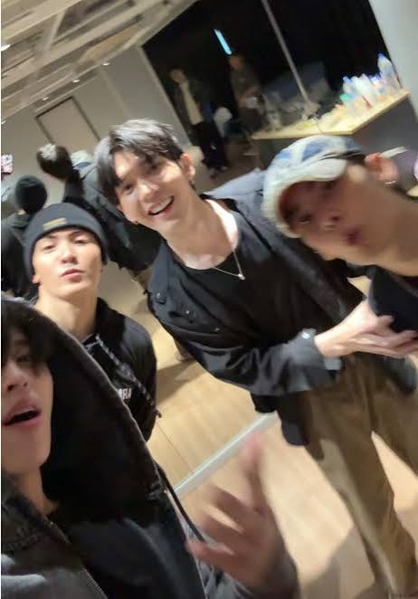 JASPER LOVE EACH OTHERS SO MUCH 🏡 NO ONE LOVES JASPER MORE THAN JASPER. JASPER IS 4 AND ALWAYS WILL BE 4. PERIODT. 

And we will be us, FOUR, Jasper forever♦️

#JASPER #aou_tnbkbr #ppnaravit #JoongArchen #Santapp
