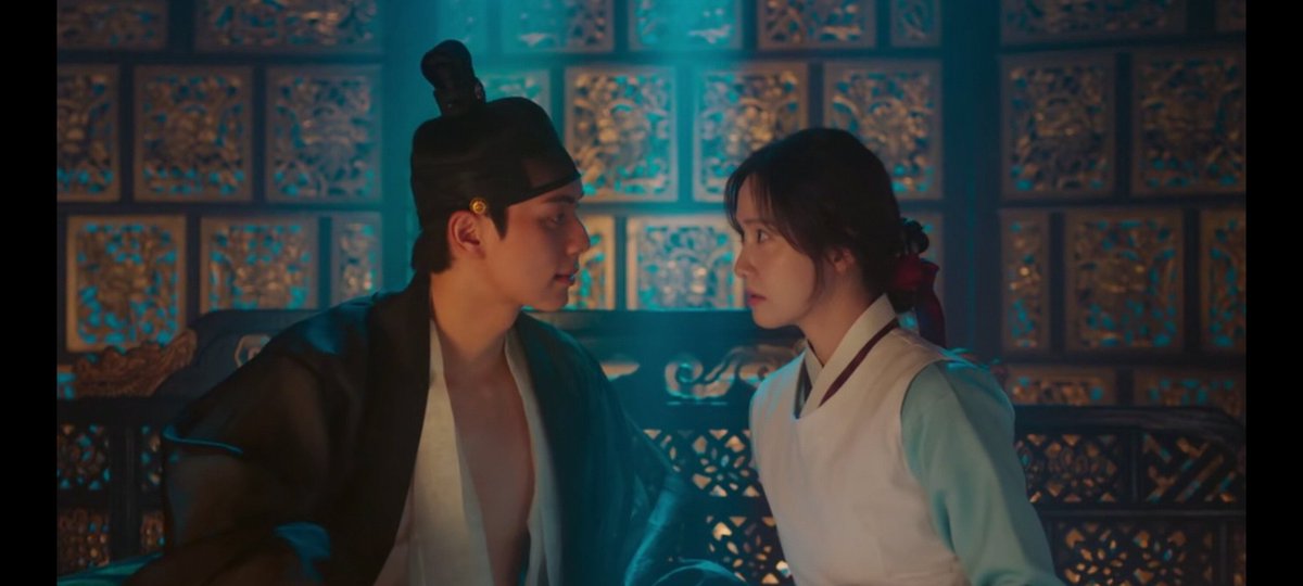 kdrama_struck's tweet photo. #BonAppetitYourMajesty  this drama really revived the memories of previous time travel #kdramas✨ , and i just can get over the the cuteness of #YOONA 😍😚 https://t.co/cBFM8yaMWi