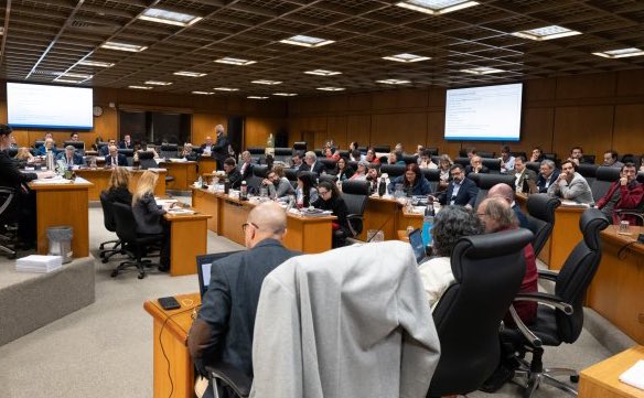 🏥 ASSE Presupuesto ☑️

➡️ Prioridad en salud mental, infancias, medicina primer nivel en el interior, profesionalizar enfermería, incremento para residentes y docentes.
➡️ Cambio de modelo de gestión con incentivos a eficiencia con venta servicios, captación de usuarios fonasa,