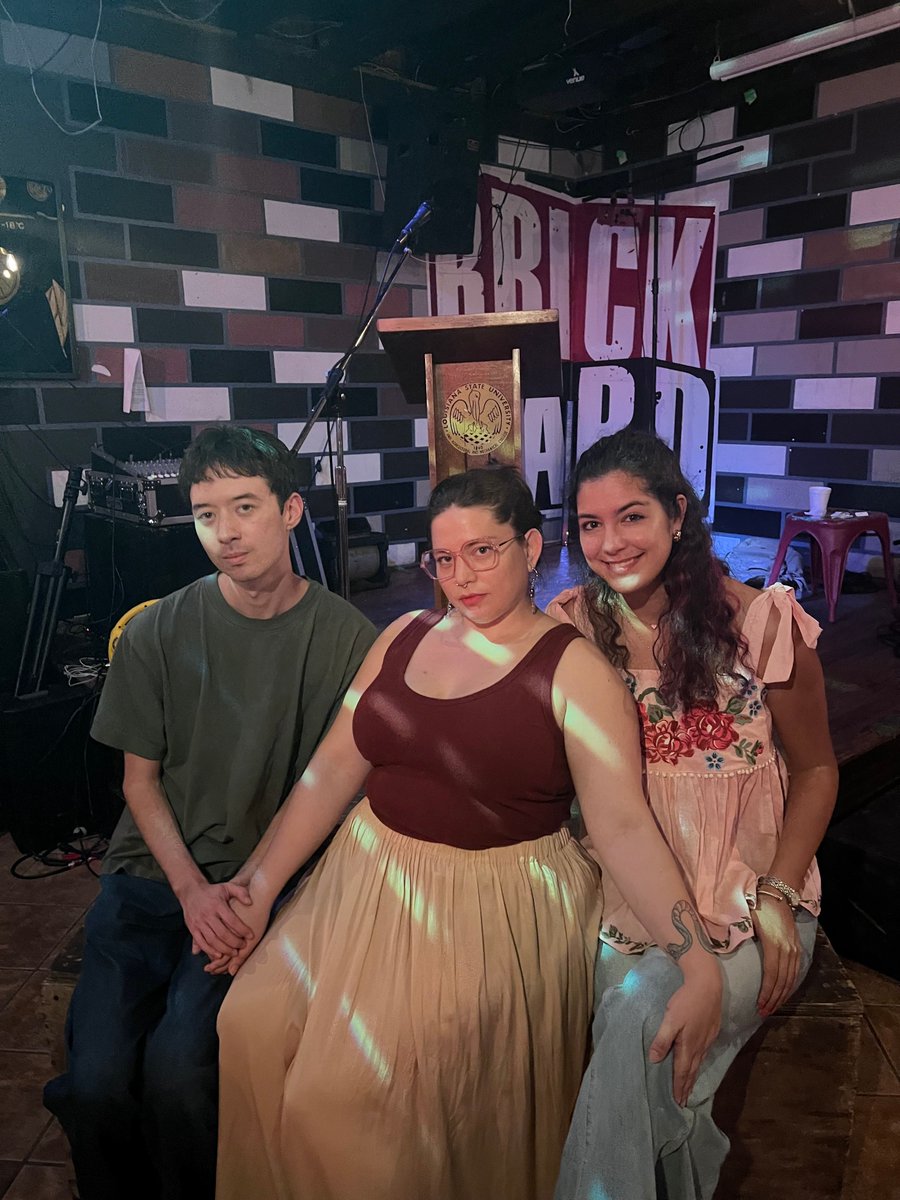LSUCWprogram's tweet image. First Underpass of the semester ✅ ✅ ✅ 

First-years Finnegan Bly and Naomi Claudette Ortiz and second-year Carolina Murriel brought the house down last night! Enormous thanks to everyone who came out to support these fabulous writers and to the lovely Brickyard for hosting 🍾