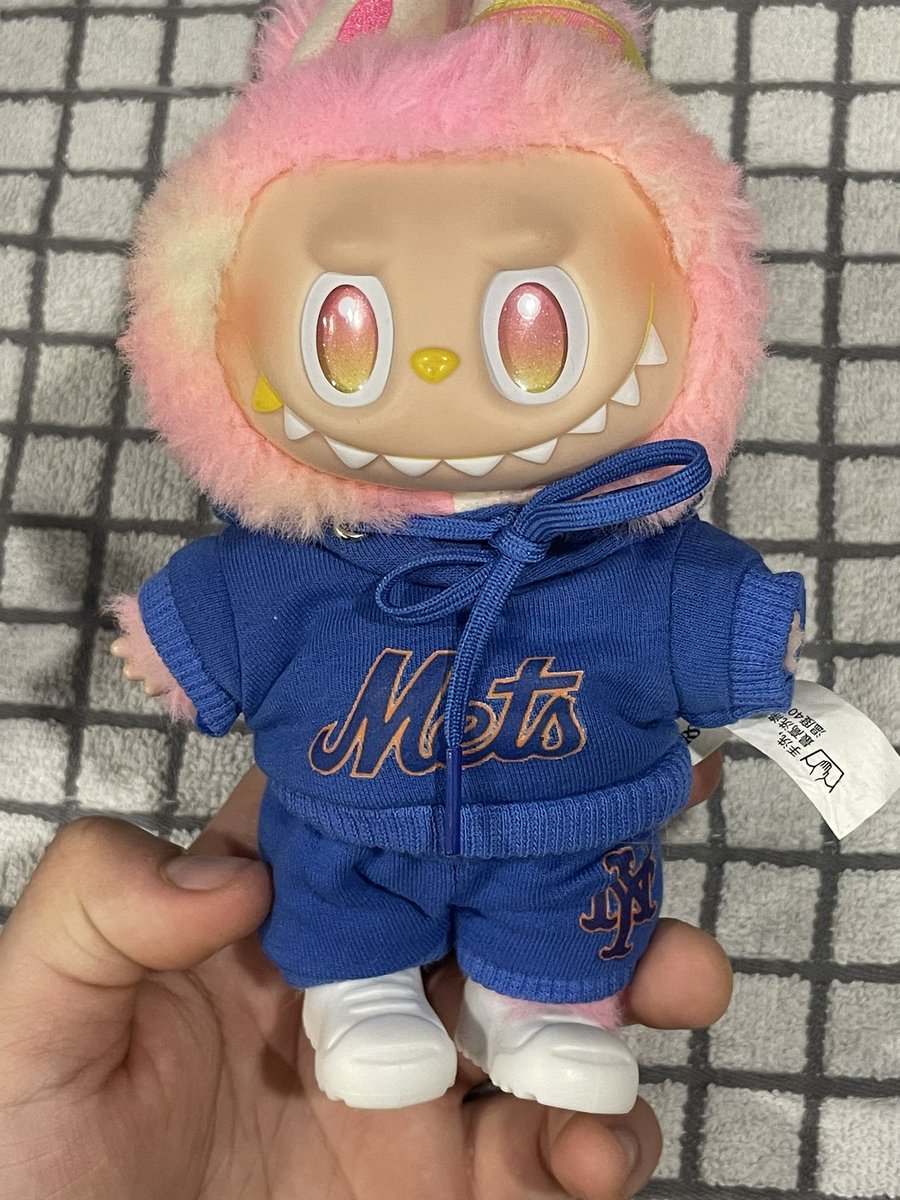 wink3rnation's tweet image. 💙 METSBUBU GIVEAWAY 🧡

RT this post and follow me and I’ll select someone at random to win a SEALED Labubu and a hoodie set of their choice (below).

Giveaway will close at 5pm tmr (9/17) and if you want to buy one, I’ll be at the game w/extras &amp;amp; jerseys.