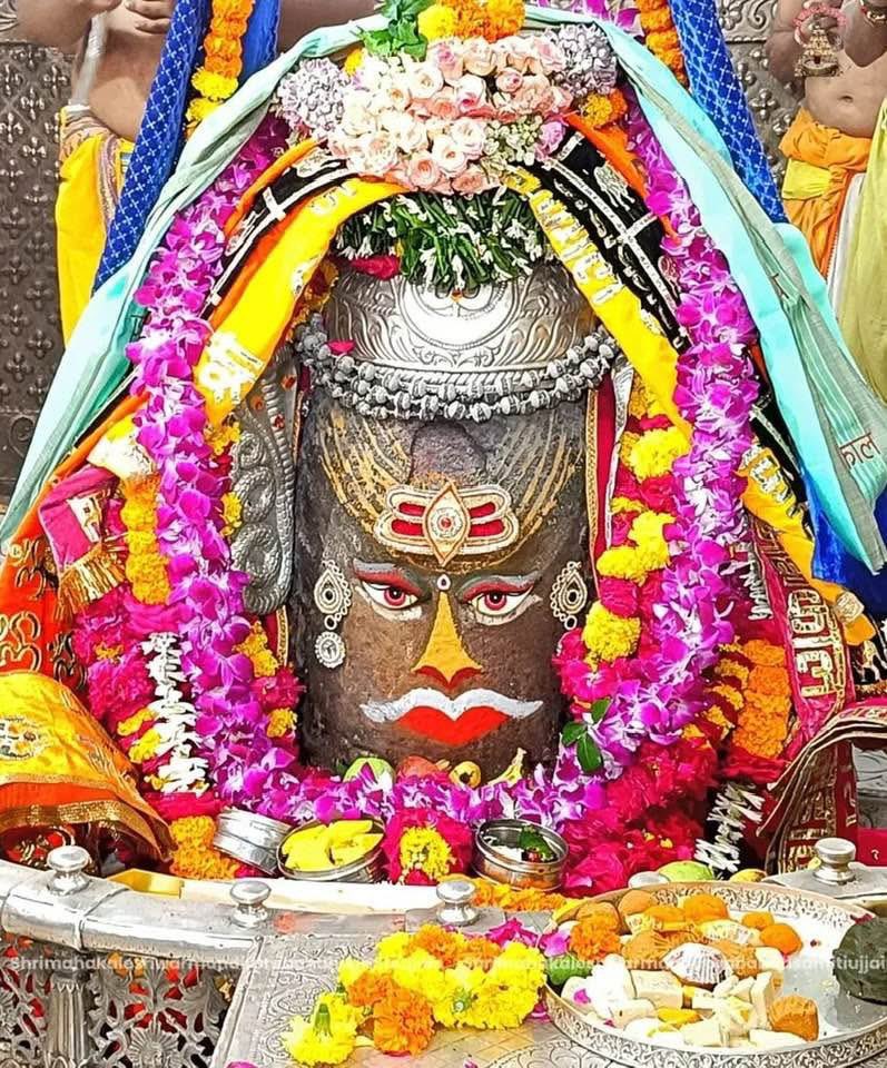 ॐजय श्री बाबा महाकाल जीं,ॐ नमःपार्वती पतये,हर हर महादेव,ऊँ नम: शिवाय:आपका दिन शुभ, मंगलमय व कल्याणकारी हो स्वयंभू श्री महाकालेश्वर बाबा का आज का दिव्य अलौकिक भस्मारती दर्शन, 17/09/2025 बुधवार, आश्विन मास,कृष्ण पक्ष 11 (एकादशी तिथि) इन्दिरा एकादशी व्रत ग्यारस का श्राद्घ विश्वकर्मा