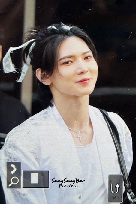 YEOTEEZx's tweet image. YEOSANG WITH A RIBBON TIED IN HIS HAIR &amp;gt;&amp;lt;