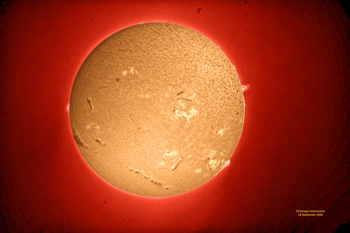 AstronomerJoe's tweet photo. Two views of today's Sun...
Just me and the Sun and a pleasant afternoon alone.
Astro Joe

@astronomy https://t.co/ERkRsEC4ov