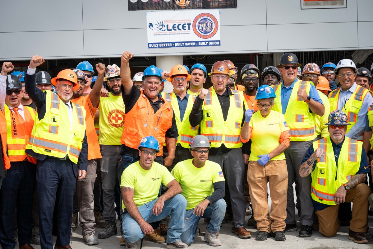 MasonTenders's tweet image. #LiUNA @GPBrentBooker visited the Mason Tenders’ District Council today and #laborers working at JFK International Airport. 🚧✈️

Members from @local79nyc were greeted by the G.P., V.P. @whosescity, MTDC Buis. Mgr. Dave Bolger, &amp;amp; 79 Buis. Mgr. Anthony Vita.

#LaborersRising