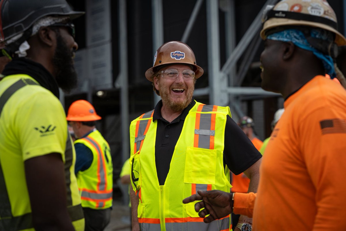 MasonTenders's tweet image. #LiUNA @GPBrentBooker visited the Mason Tenders’ District Council today and #laborers working at JFK International Airport. 🚧✈️

Members from @local79nyc were greeted by the G.P., V.P. @whosescity, MTDC Buis. Mgr. Dave Bolger, &amp;amp; 79 Buis. Mgr. Anthony Vita.

#LaborersRising