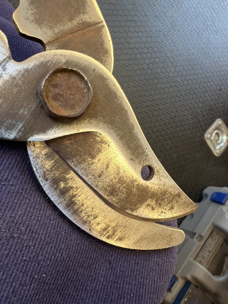 SharpshankR's tweet photo. We all have those ancient gardening tools kicking around somewhere - Bring 'em on over to Sharpshank Redemption and we'll work some magic. Those two tools in the picture might be showing their age, but they've still got some life left in 'em. Give me a call. https://t.co/ahb6HdRfjO