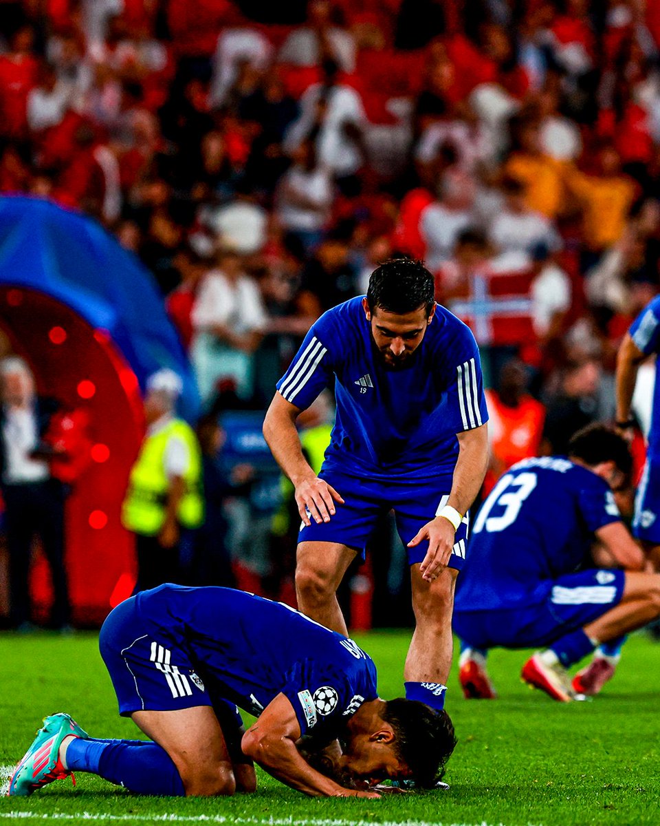 brfootball's tweet photo. Qarabağ came from two goals down to beat Benfica 3-2 and become the first Azerbaijani side to win a Champions League game outside of qualifying 🇦🇿 https://t.co/Ufx6LoY92H