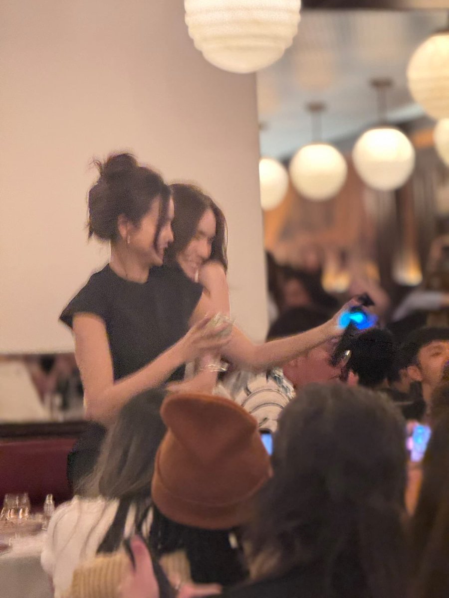CandeChF_23's tweet photo. Solo vengo a decir una cosa #EnglotisReal ENGLOOOOOOOT IS REALLLLLL 💍🤍🥂
#1stDinnerWithENGLOTinParis
#ENGLOTTinfinityTourinEUROPE2025
#CharlotteAustin #EngfaWaraha https://t.co/quGCSZXzBR