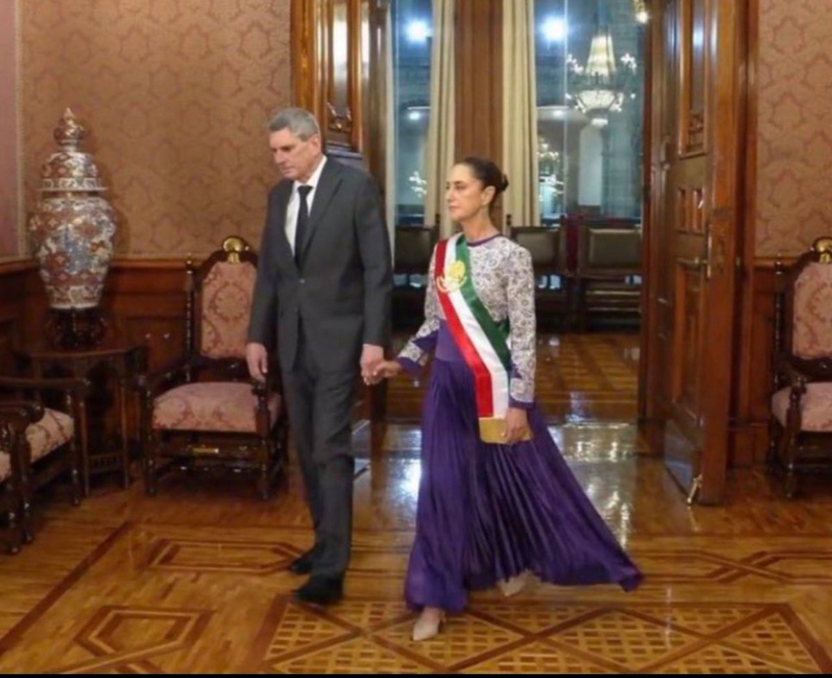 Modo dinámico        /      Modo sepia 

Antes de que empiecen a joder…en estas dos parejas la única similitud, es que ninguno está enamorado..pero infelices y bien vestidos se puede vivir mejor, que no?