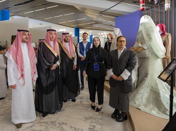 قام السفير فيصل حفظي ووزير الثقافة الألباني بجولة في الفعاليات، حيث اطلعا على الأجنحة والمعارض التي عكست تنوع الفنون والتراث والمأكولات السعودية الأصيلة.
#الأسبوع_الثقافي_السعودي_في_ألبانيا