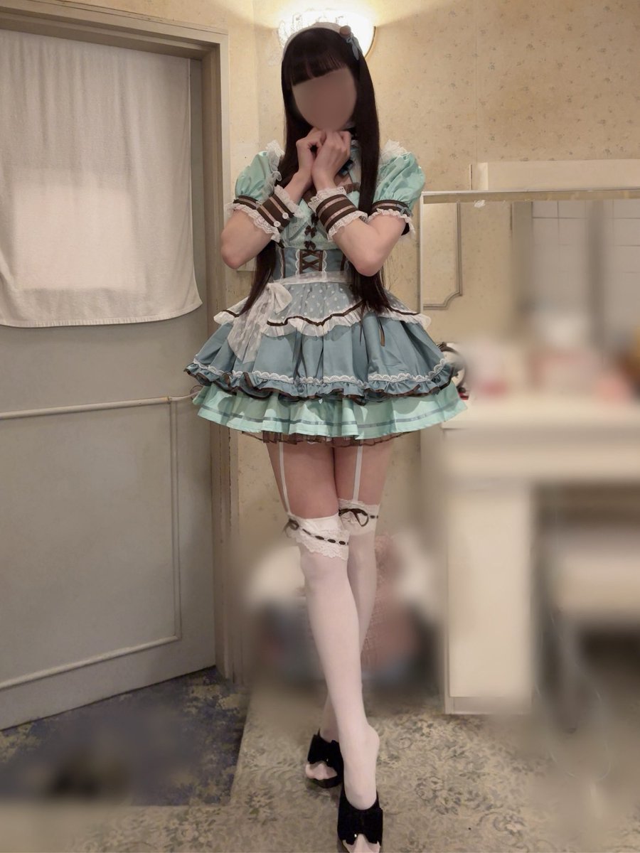 この前お客様に"メイド服とか似合いそう！"と言われて"よく着てます！(お店で😂)"って答えたの😂いつも可愛い衣装を持ってきてくれてありがとう〜💖